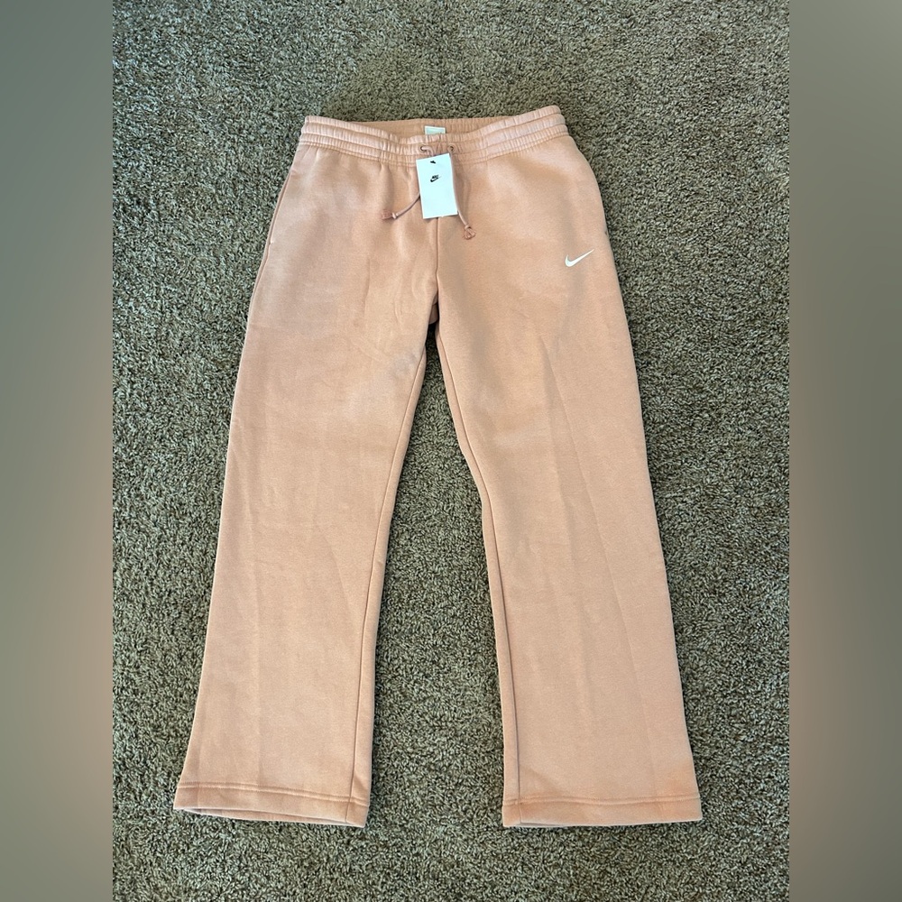 Women’s standard fit mid rise Nike sweatpants nwt brand new large baggy